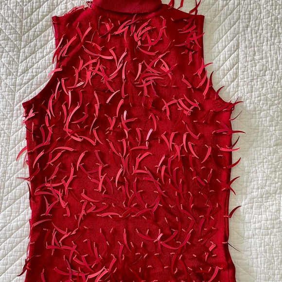 Vintage Red Textured Sleeveless Turtleneck Top - Picture 5 of 6